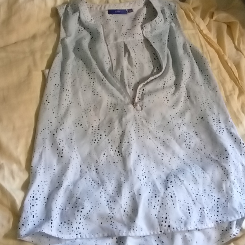 Sleeve less top with zipper